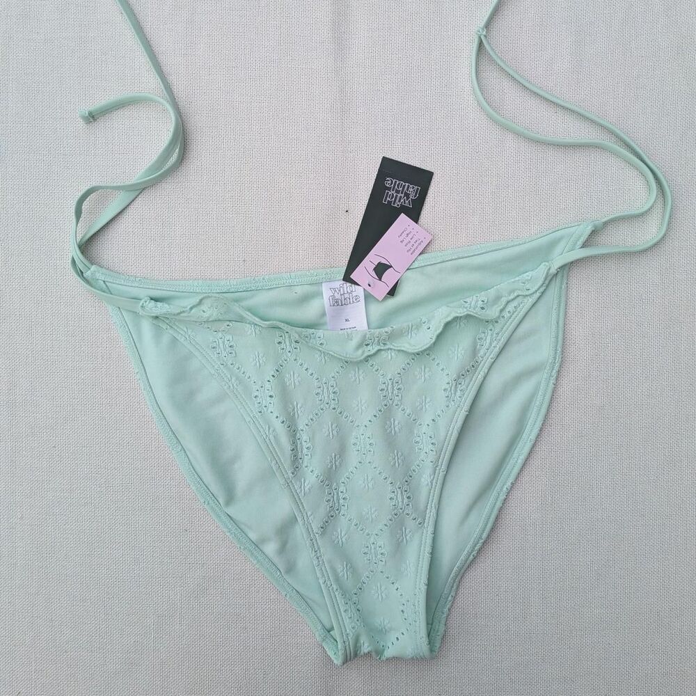 Wild Fable mint green bikini bottoms with eyelet lace detailing size XL